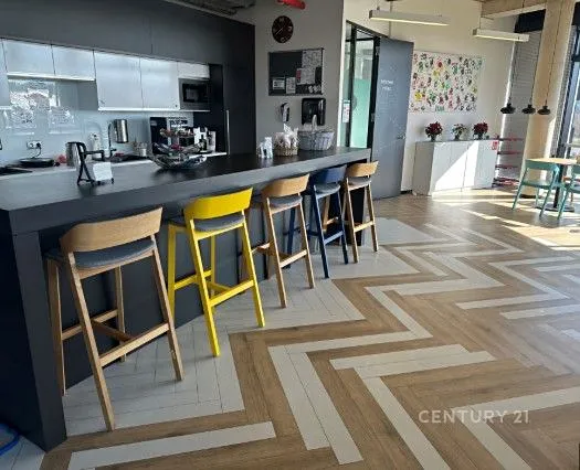 Pronájem kanceláře 436 m²